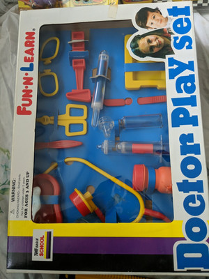Doctor Set pretend Fun N Learn educational game featuring entire medical kit.