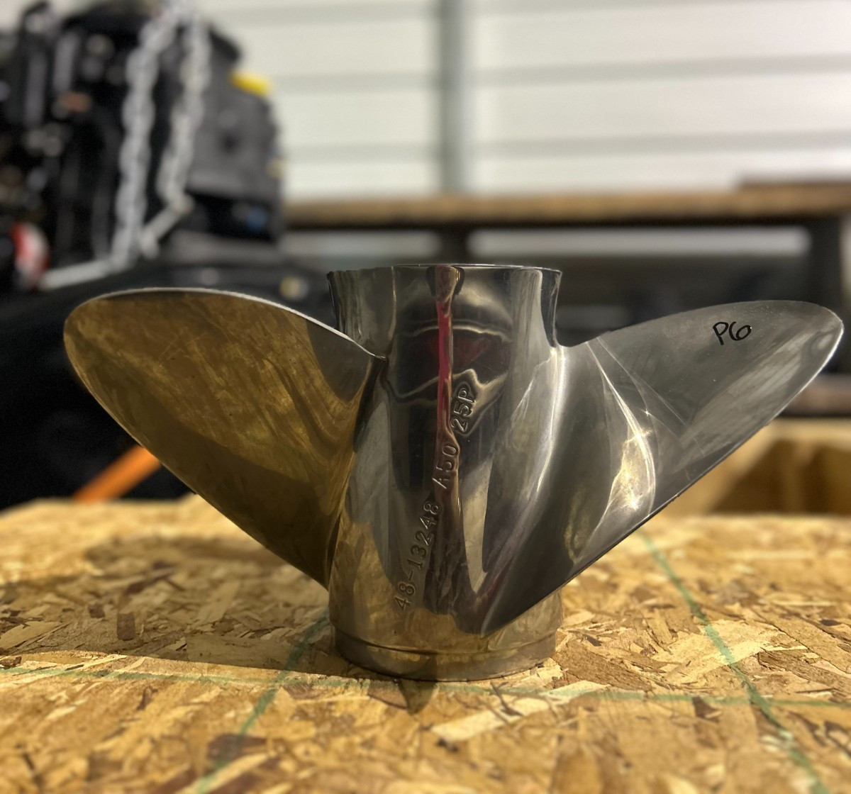 Mercury Mirage Plus 25P, 3 blade-stainless steel-no hub, Right Hand