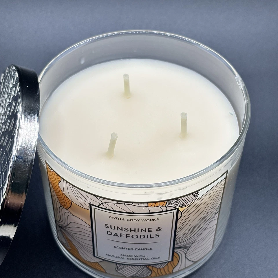 Tarro de velas de 3 mechas Bath & Body Works Sunshine And Daffodils verdes cítricos florales Foto 4 de 4