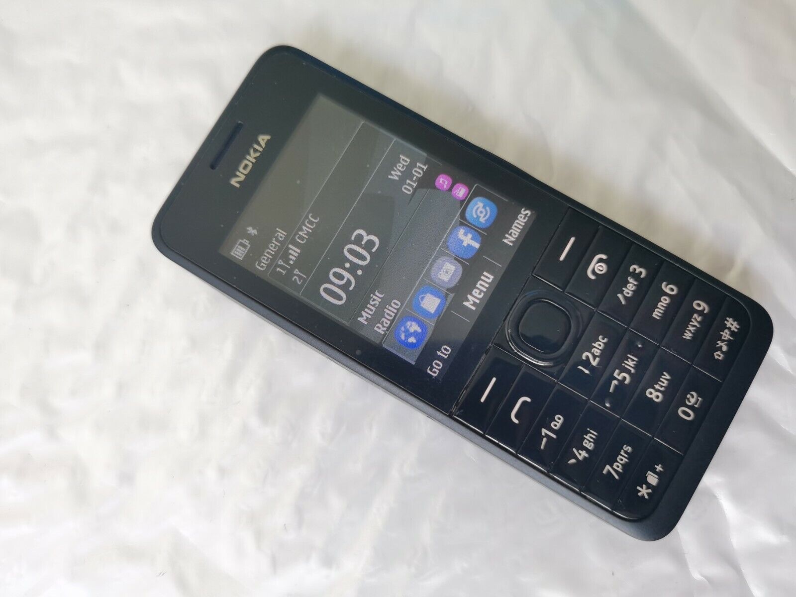 Điện thoại Nokia 301 đen được bán trực tuyến trên eBay là một lựa chọn đáng cân nhắc cho những ai đang tìm kiếm một chiếc điện thoại cơ bản nhưng đáng tin cậy. Với tính năng mở khóa tiện lợi, bạn có thể sử dụng chiếc điện thoại này một cách dễ dàng và nhanh chóng. Hãy xem ảnh sản phẩm để biết thêm chi tiết!