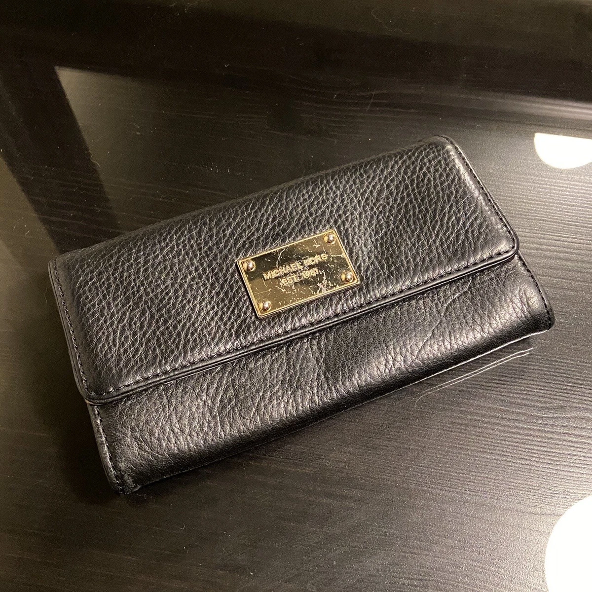 Michael kors hotsell black wallet sale