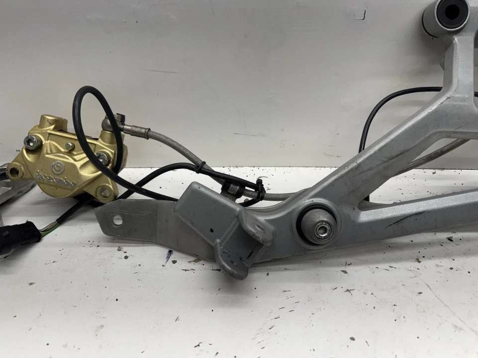 93-99 Ducati Monster 900 M900 1999 juego trasero derecho pedal pie soporte Foto 4 de 4