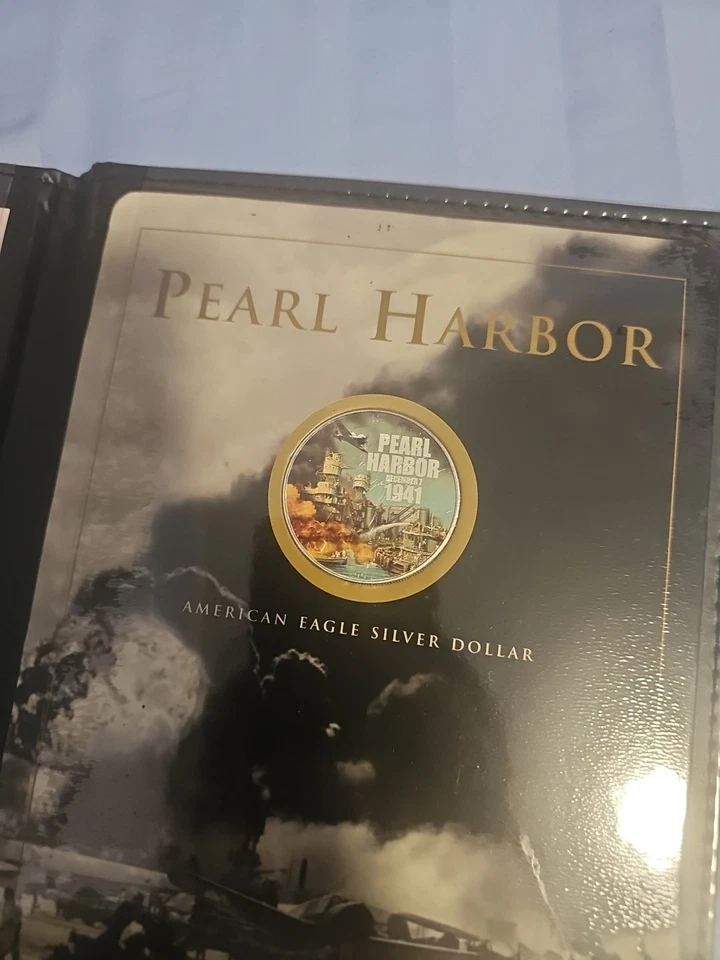 US Commemorative Gallery Pearl Harbor Colorized 2008 Silver Dollar Album - Image 4 of 4