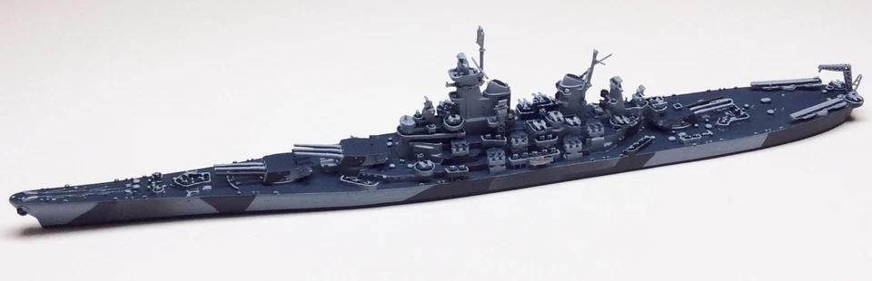 Neptun T1300 US Battleship Iowa Camouflaged 1944 1/1250 Scale Model Ship - Image 2 of 2