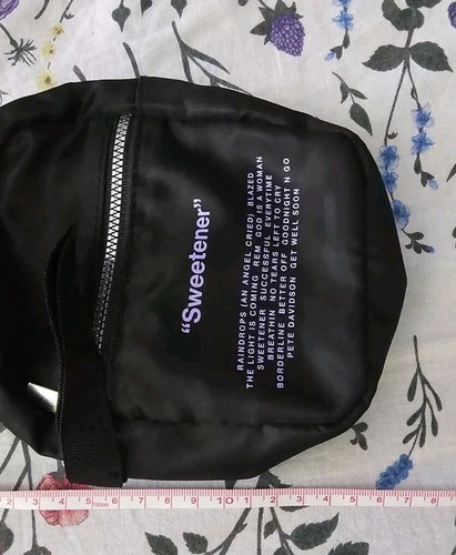 Bolso Bandolera Ariana Grande Sweetener-Negro-Concierto-Tour-Exclusivo de Primark-Lírico - Imagen 5 de 5