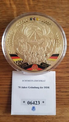 Gigant Medaille 70 mm 70 Jahre Gründung der DDR vergoldet PP - Bild 1 von 2