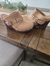 Womens Ugg clogs size 7