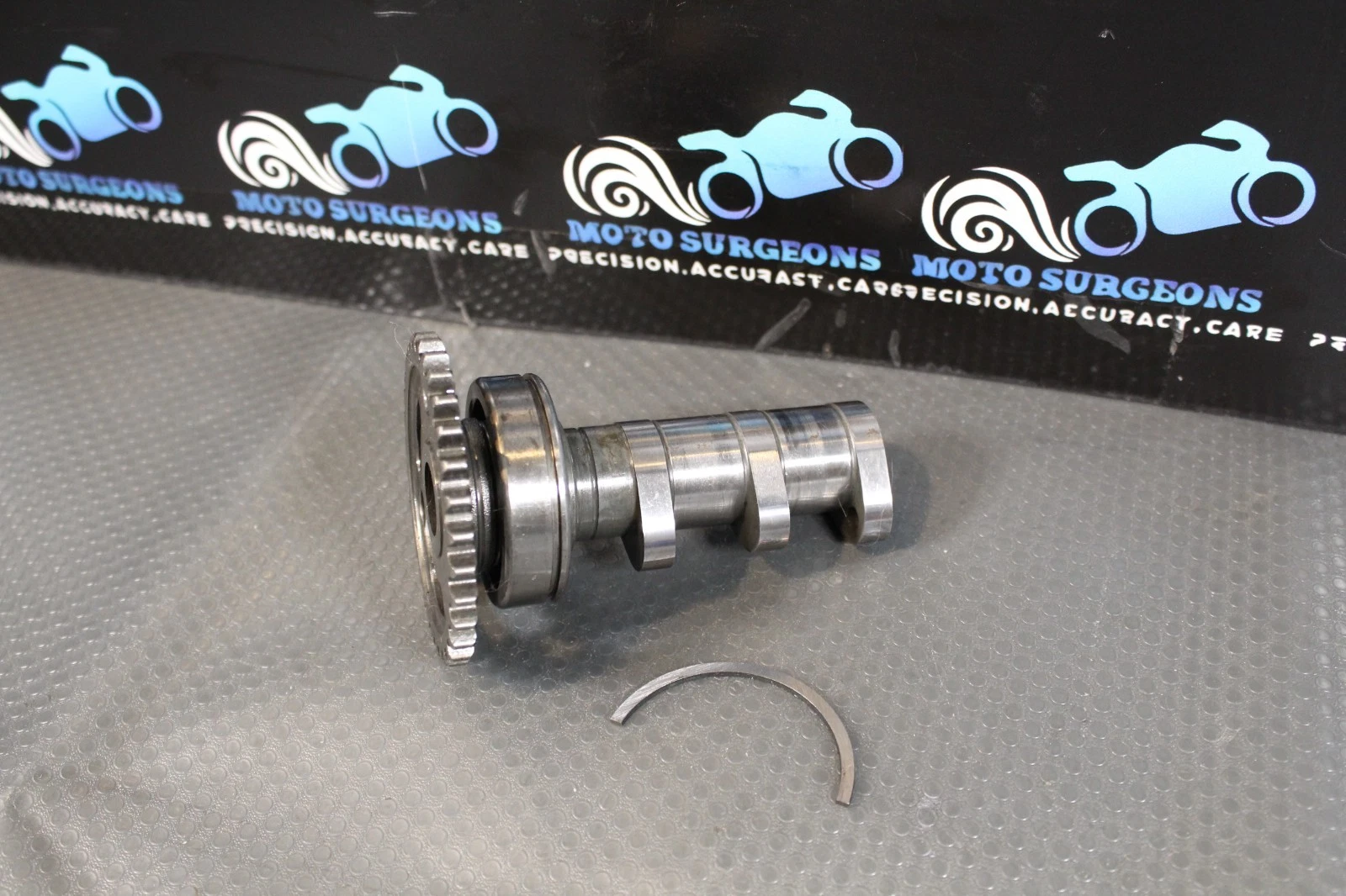 2005 OEM 01-09 YAMAHA YZ250F / 01-06 WR250F INTAKE CAM CAMSHAFT 5UL-12170-10-00 - product detail image 3