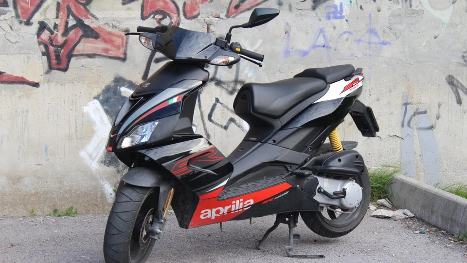 KIT 4 GEMME FRECCE TRASPARENTI APRILIA SR 50 R FACTORY - CON 4 LAMPADINE  - Imagen 3 de 4