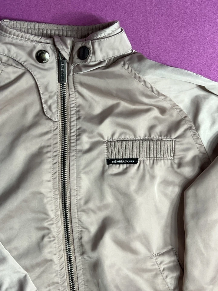 Chaqueta clásica de satén de corredor talla 7 SOLO PARA MIEMBROS Foto 2 de 4