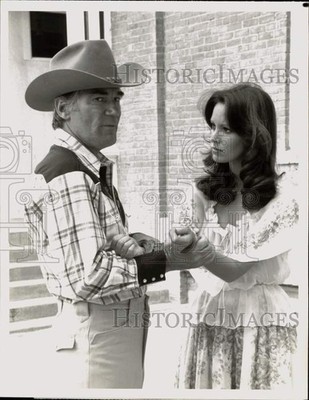 1978 Press Photo Mitchell Ryan & Jaclyn Smith in ''Escape from Bogen County''