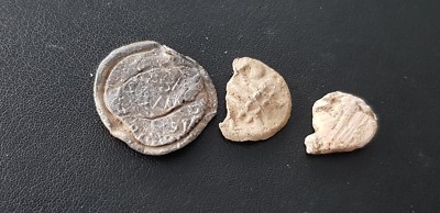 Schönes Lot von drei Post Mittelalter Bleisiegeln gefunden in England L122L