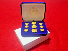 RMS Titanic White Star Line 9-Piece Officers Tunic Buttons in display case 1912