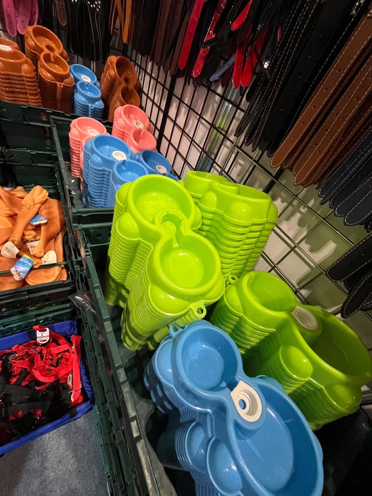 JOB LOT x100 cat or dog feeding / water bowels, mixed colours wholesale only