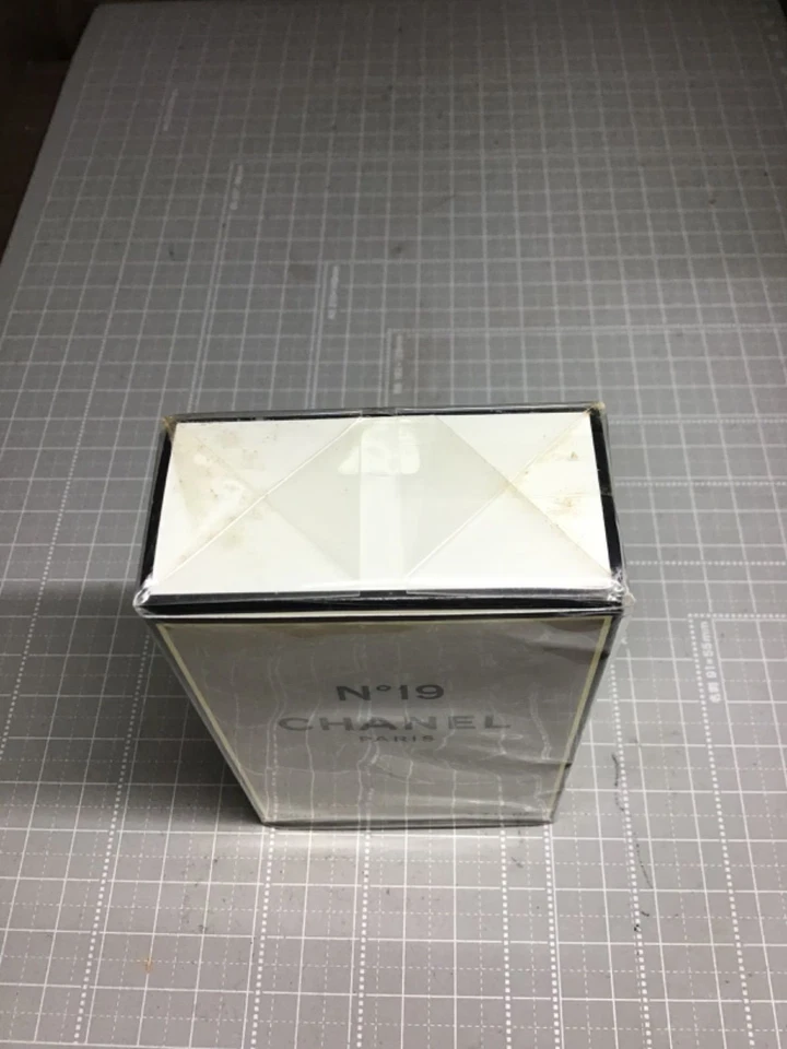 Nuevo CHANEL Nº 19 Nº19 №19 Eau de Parfum 50 ml/1,7 fl oz. Vintage sin usar Foto 3 de 4