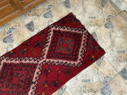 Vintage Kurdish Wool Runner, 1970s Handwoven TribalTurkish Red Rug 1'9'' x 5'6'' - 第 3/11 張圖片