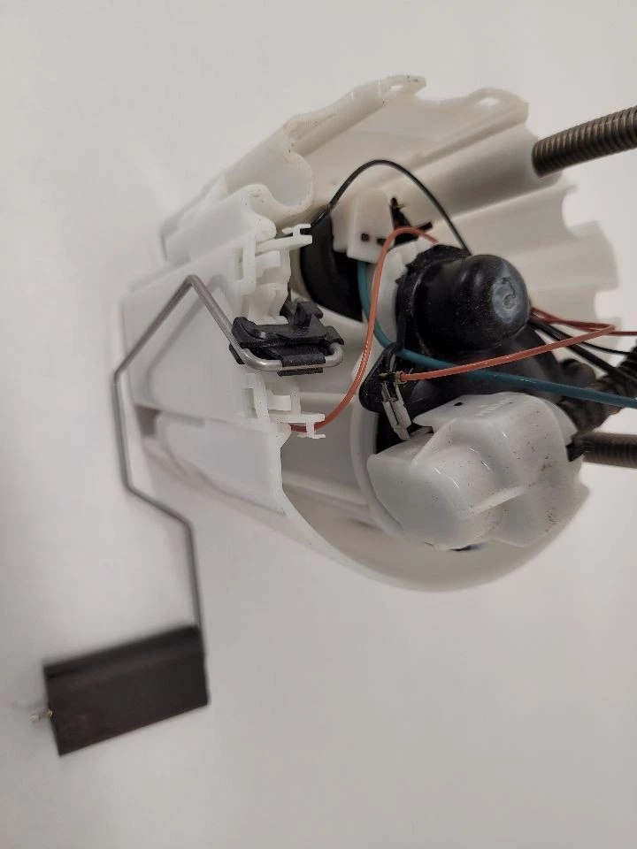 2015 16 17 18 19 20 21 2022 GMC CANYON Fuel Pump Assembly Gasoline - Image 2 of 4