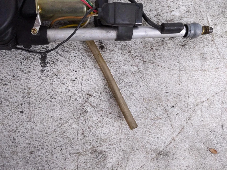 1986-1992 Saab 9000 Power Radio Antenna Assembly 0261909 - Image 4 of 4