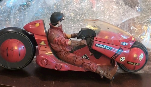 McFarlane 2000 AKIRA Anime Kaneda Action Figure on Red Bike Collector's Edition - Picture 5 of 7