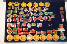 Coca-Cola PIN Konvolut #19 SAFE box 74 Pins Harley David Sonne Aladin Dino Musik