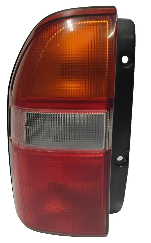 Chevrolet Tracker : 1999, 2000, 2001, 2002, 2003, 2004, Left Driver Tail Light - Image 2 of 4