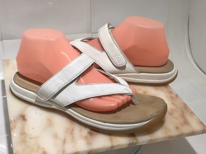 rockport flip flops womens