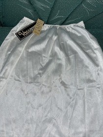 VTG NWT Vassarette White Satin Half Slip Sz SM Small Medium Lace 23&rdquo; Second Skin