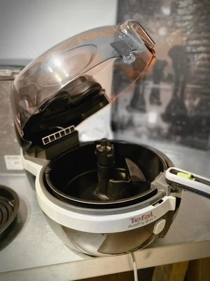 Tefal ActiFry 2in1 Heißluftfritteuse - Schwarz (YV9601) - Bild 1 von 3