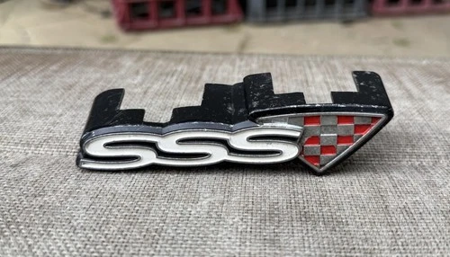 RARE DATSUN 1977-81 BLUEBIRD 200B SSS GENUINE GRILL BADGE!! EC!! P.N.62397-U7600