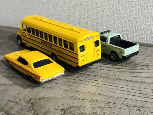 AUTOBÚS ESCOLAR AMARILLO EE. UU. COMO 1/64 NUEVO VEHÍCULO FUNDIDO A PRESIÓN DIORAMA COCHE MODELO COLECCIONISTAS - Imagen 7 de 8