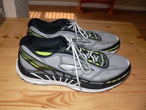 brooks dyad 8 4e