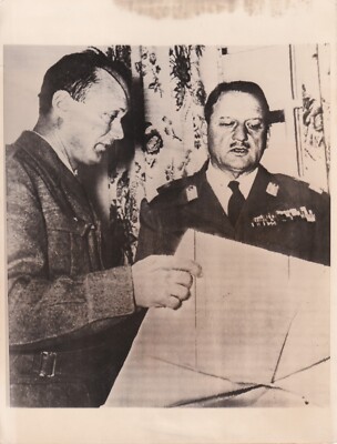 UN GENERAL BURNS & MOSHE DAYAN AGREE WITHDRAWAL TIMETABLE LYDDA 1957 Photo Y 463