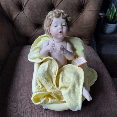Clean As A Whistle Ashton Drake Porzellanpuppe mit Echtheitszertifikat
