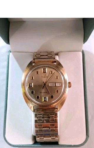 Vintage Timex Q Day/ Date  Running in Good Condition