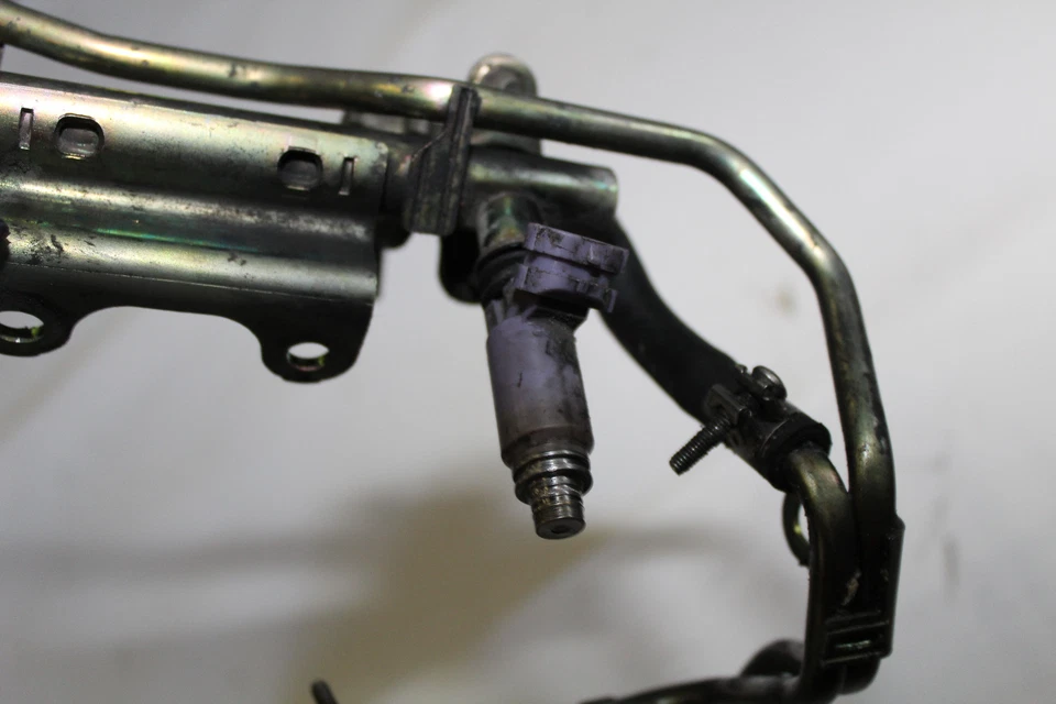 Subaru Impreza WRX 2004-2005 pasajero lado derecho carril inyector de combustible X741 Foto 3 de 4