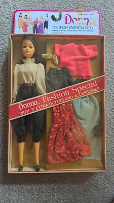 Vintage Uneeda Donna Fashion Special Doll with 3 extra outfits Never opened