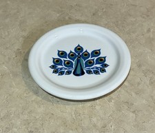 Fiesta Egzotyczna podstawka dla ptaków-Paw-2026 HLCCA Exclusive-Fiestaware