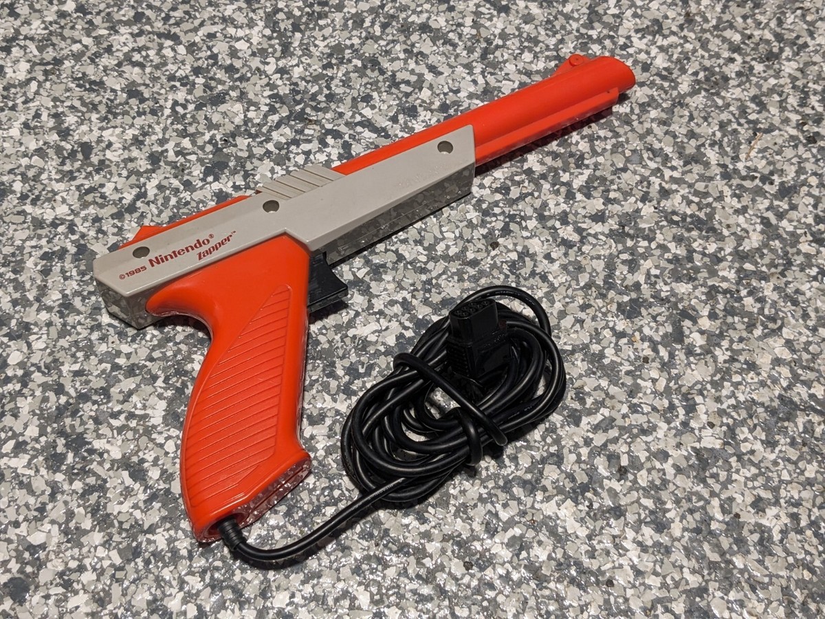 Nintendo NES Zapper Duck Hunt Gun NES-005 OEM Orange Original 1985