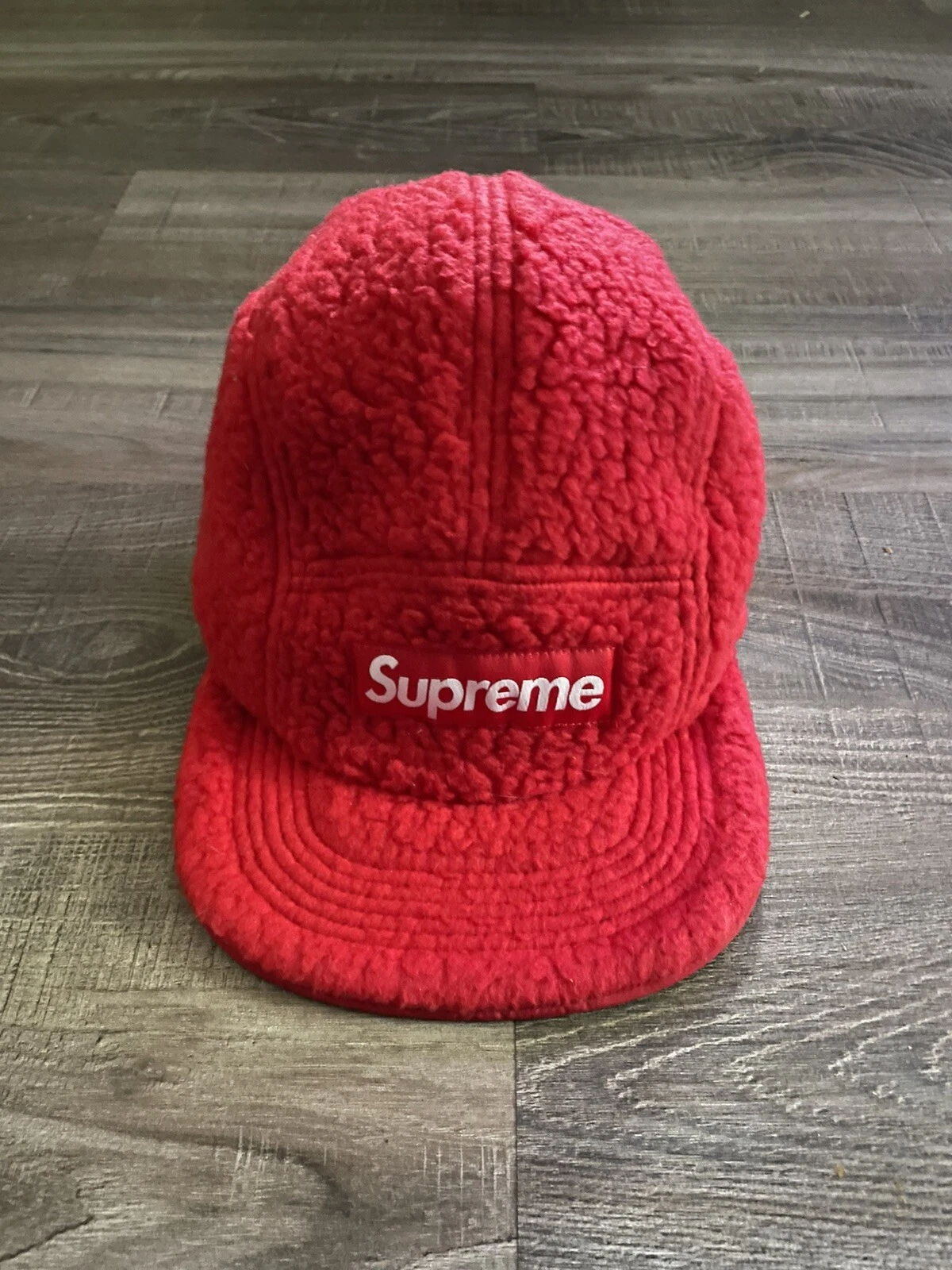 Casquette de camp réversible FW23 Supreme Polartec polaire rouge