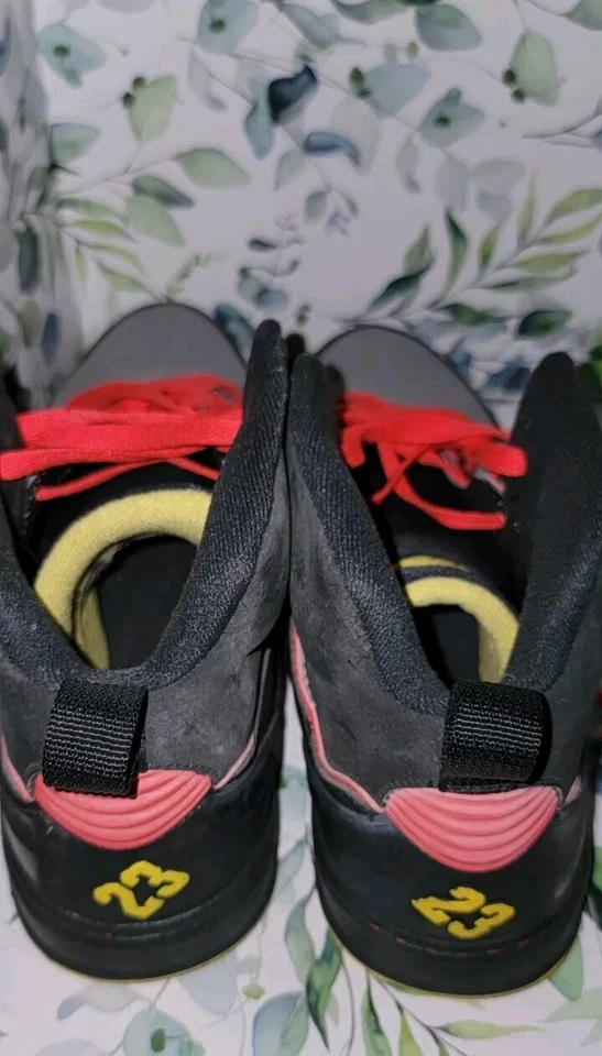  Jordan Sixty Club Gris Negro Rojo Foto 2 de 4