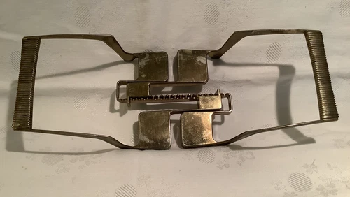 Vintage Pyrex #78 Gold-Tone Metal Adjustable Magic Cradle Dish Carrying