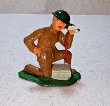 Barclay Manoil Soldier Radio Man. Tin Helmet Great Paint  U10