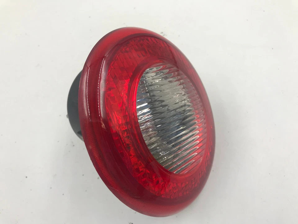 Luz trasera inferior del lado del conductor Chevrolet HHR 2006-2011 OEM B08003 Foto 2 de 4