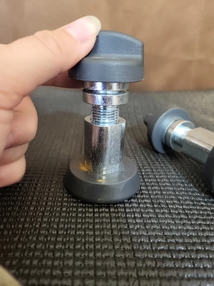 Proform ZE5 Elliptical Leveling Feet (26F) - Imagem 2 de 4