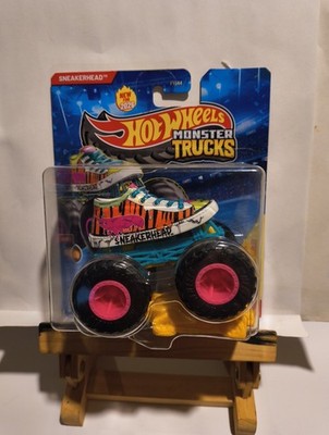 Brand New 2026 Hot Wheels Monster Trucks SNEAKERHEAD w/Crushed Car!