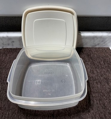 Rubbermaid Servin Saver #3 Storage Container Square Almond Lid 10 Cups USA