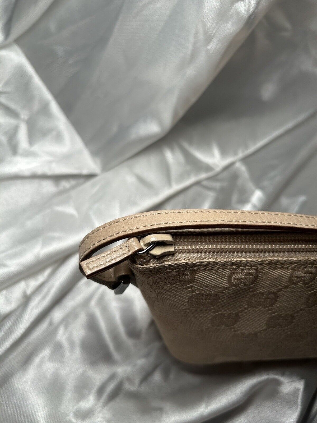 Gucci Vintage Boat Pochette Handbag Tan Brown Can… - image 3