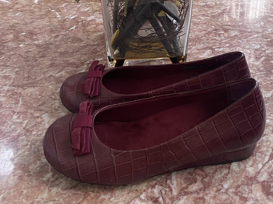 VIONIC Lydia Orthaheel Women's Burgundy Croc Leather  Bow Wedge Shoes Sz 8 EUC! View 5