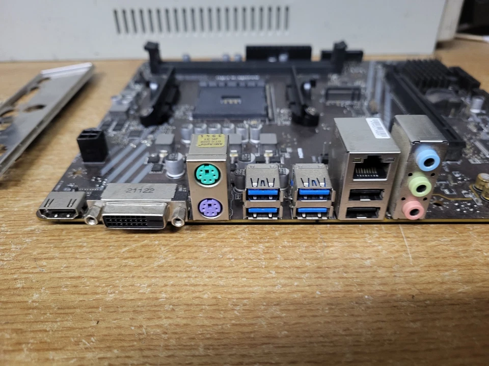 *** Carte mère MSI A520M-A PRO socket AM4 Micro ATX + IO Shield - Photo 2/4