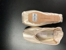 RUSSIAN POINTE BRAVA POINTE SHOE size 34 width 3 vamp 2 medium shank